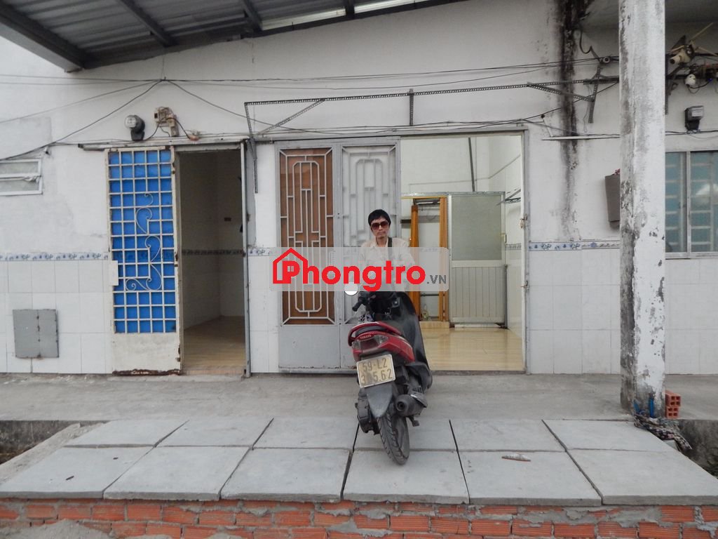 Phòng trệt 4m x 5m. , được ngăn thành 2 phòng