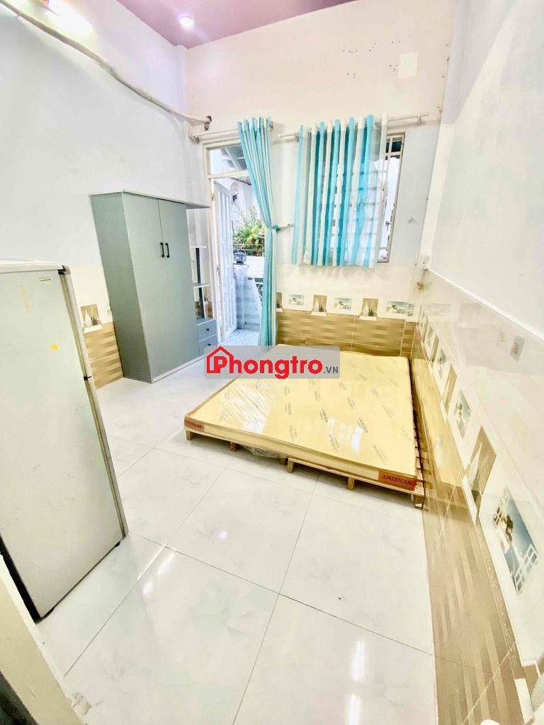 phòng ban công cách cầu chữ y 200m