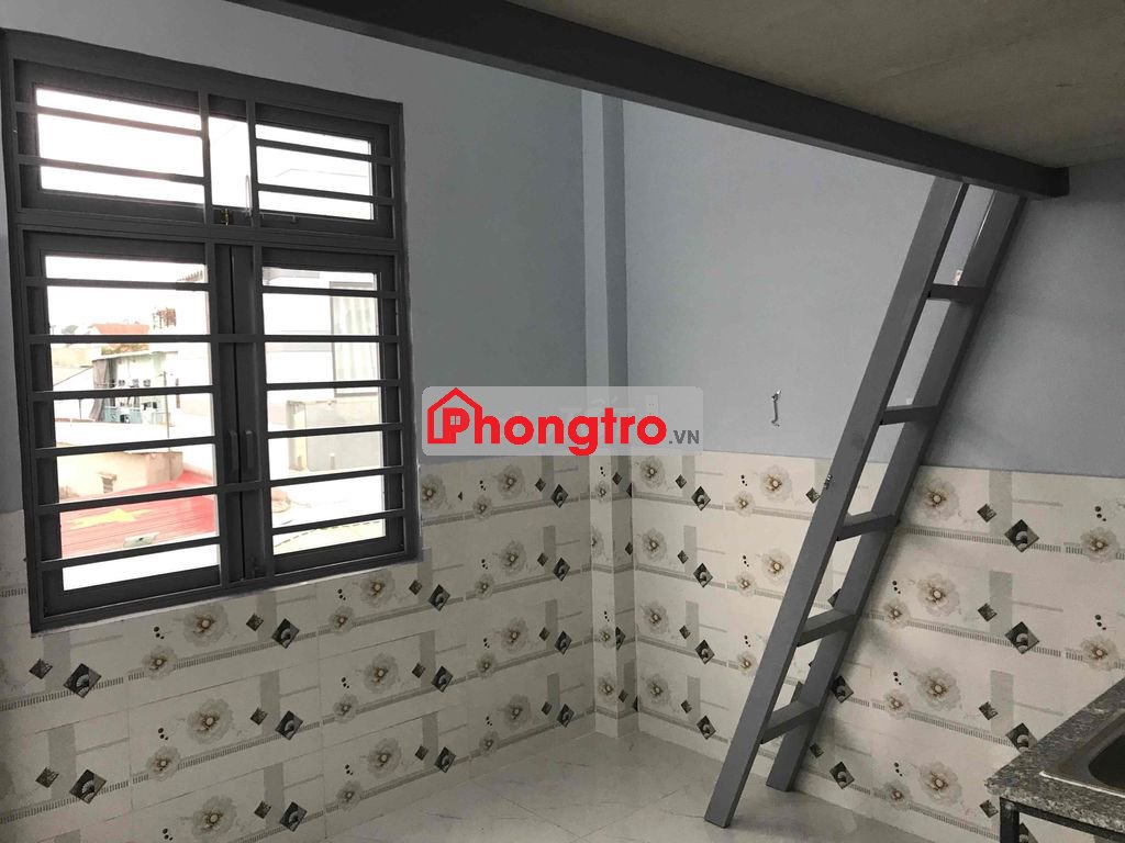 phòng mới xây có máy lạnh