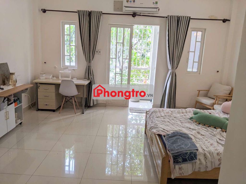 Phòng đẹp xanh mát full ban công Thảo Điền