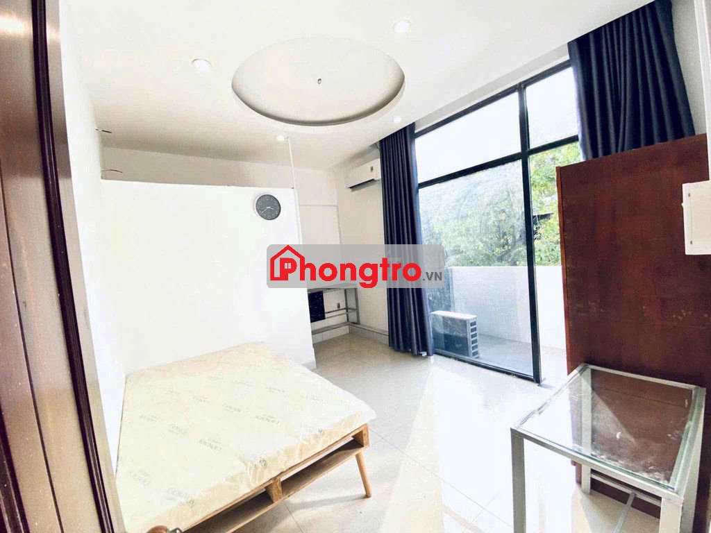 Có sẳn căn Banconl - Cửa sổ lớn ngay Đại Học UMT