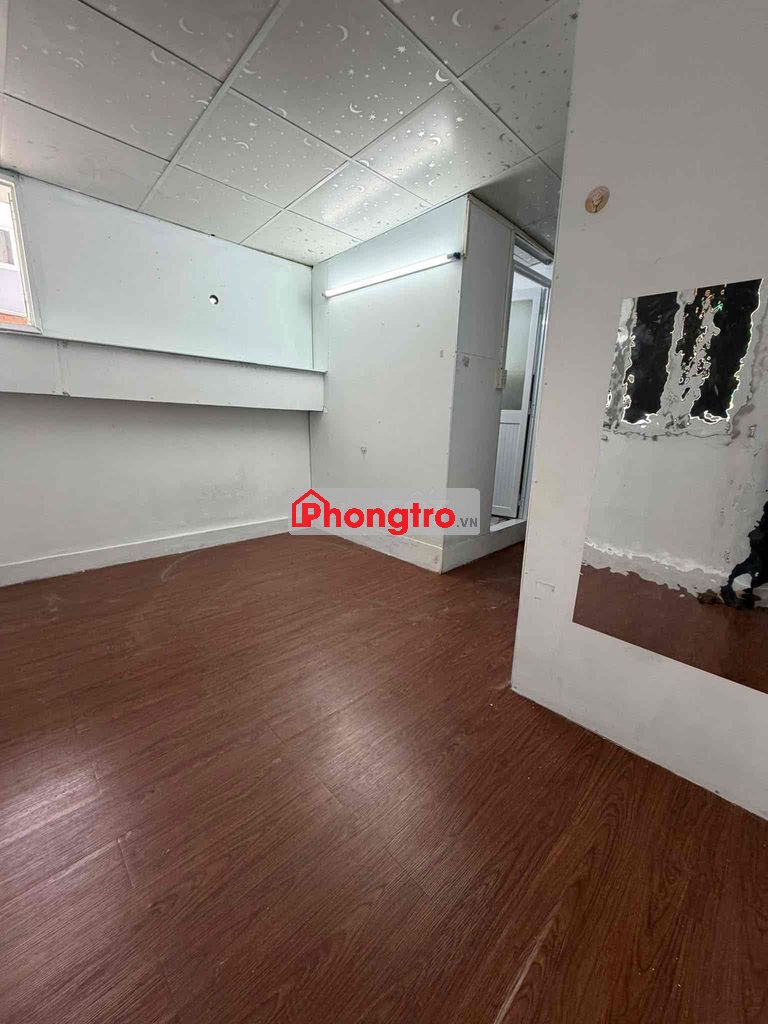 Phòng cửa sổ thoáng. Tolet riêng, giờ tự do, không chung chủ