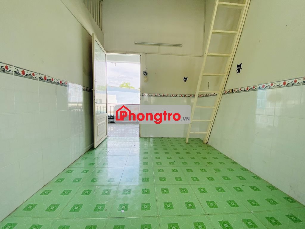 Phòng cửa sổ, gác cao thẳng người, 25 m2, balcon chung, Ung Văn Khiêm
