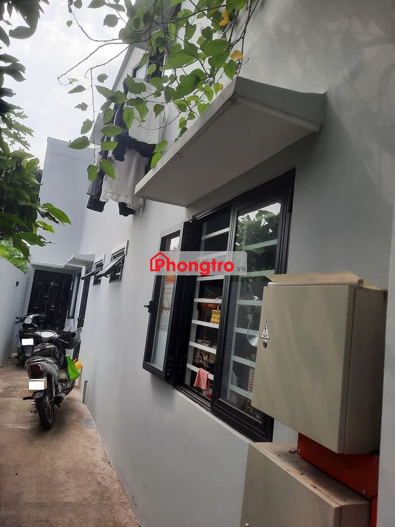 Phòng trọ 43m2 có gác cao 2,5m; có sân riêng, hẻm đường Bùi Quang Là