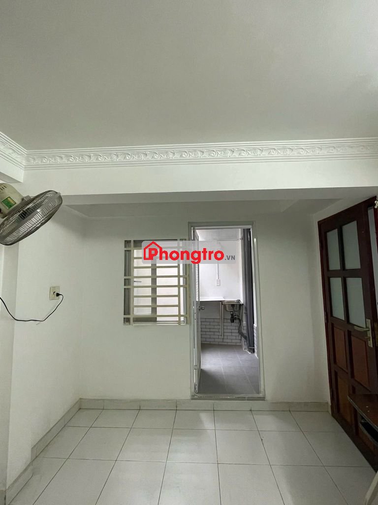 Phòng mới sửa ở Gò Vấp, bếp và nvs riêng, cửa sổ giếng trời thoáng mát
