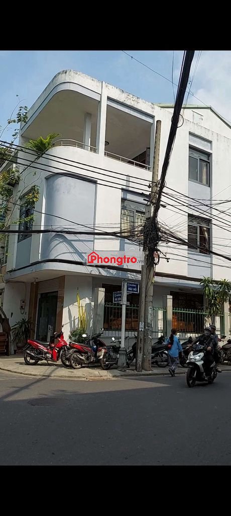 Phòng trống trong nhà nguyên căn trung tâm thành phố