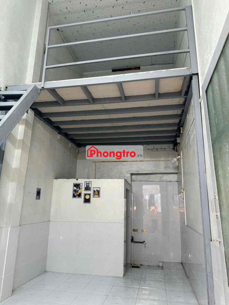 phòng trọ ở 30/4 bến phú định p16 q8 ( DT : 18m2 )