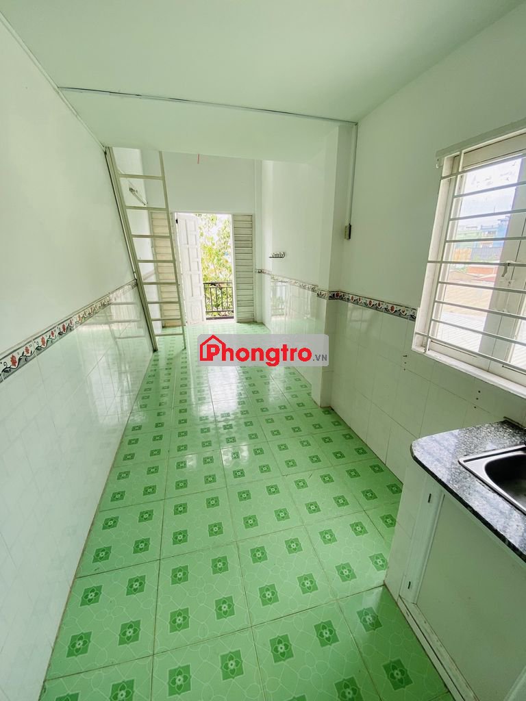 Phòng cửa sổ, gác cao thẳng người, 30m2, balcon, Ung Văn Khiêm