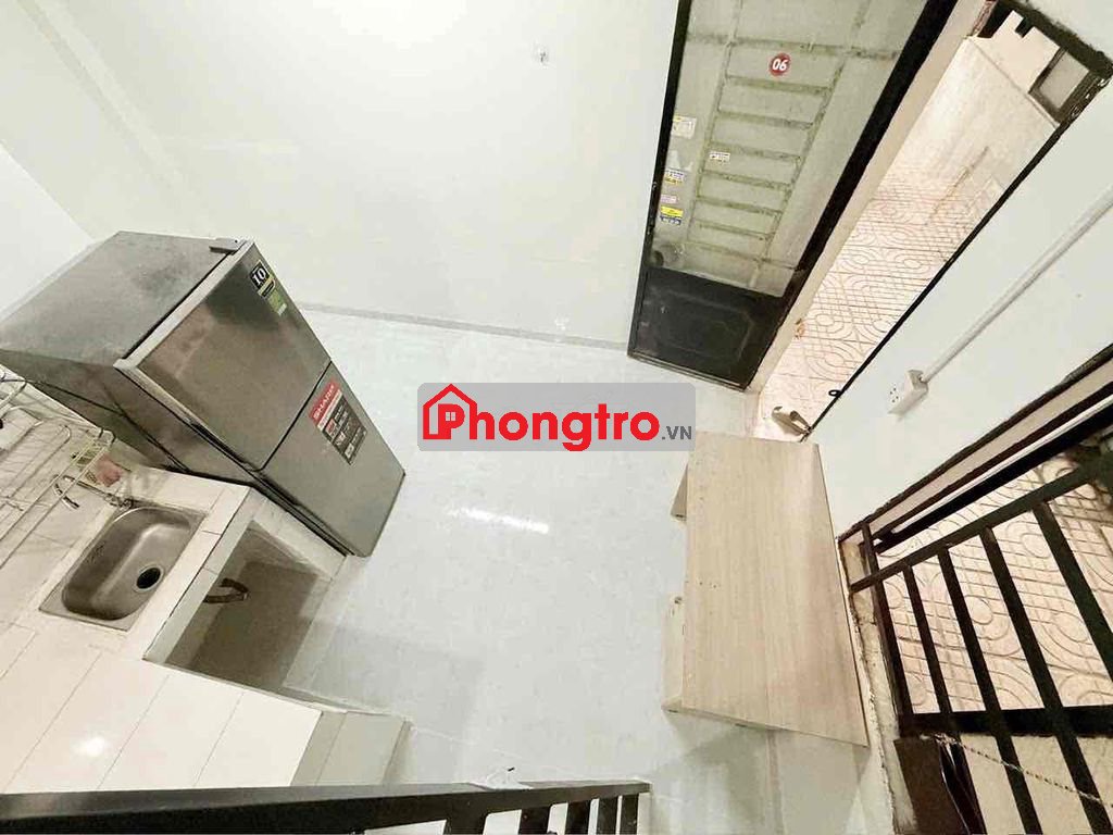 Phòng trọ có nội thất máy lạnh, tủ lạnh, bàn học