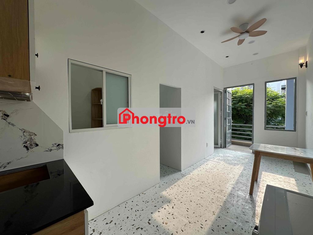 Căn hộ 2 phòng ngủ có ban công rộng đến 70m2 full nội thất mới 100%