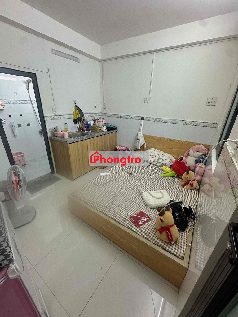 e pass lại phòng ạ lh ***