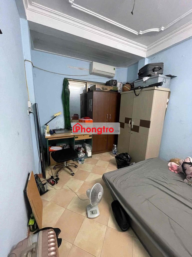 Em cần pass phòng gấp ạ