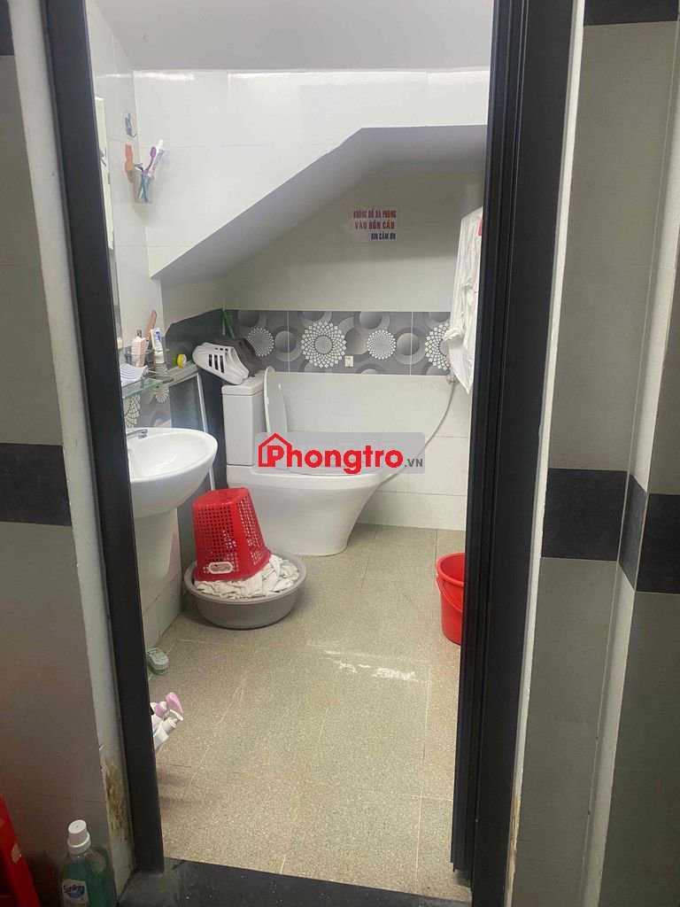 Cần cho thuê phòng sạch sẽ có cửa sổ