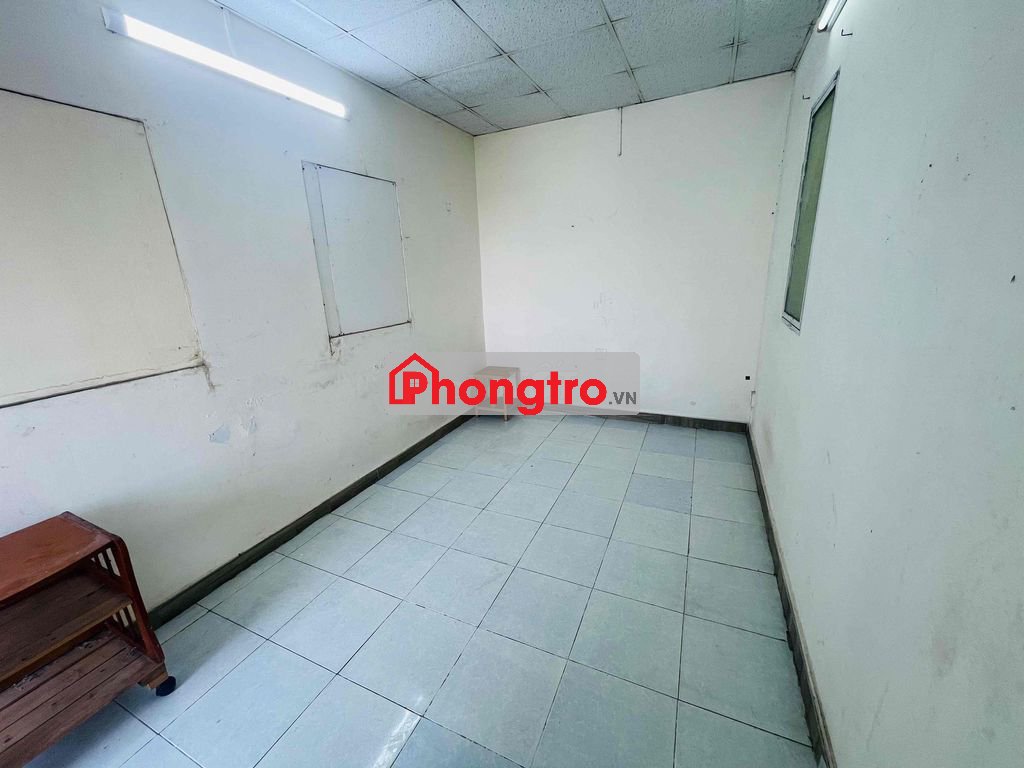 Phòng trọ có wc , có ban công cách UfM 200m