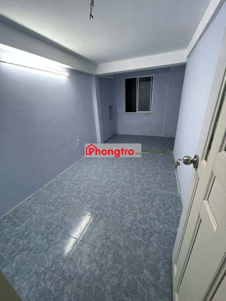 share lại tầng lửng, có toilet riêng, bao nước, internet, máy giặt.