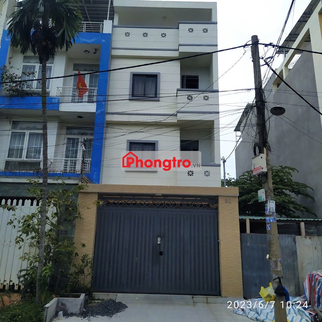 Phòng đẹp thoáng mát có cửa sổ, máy lạnh Daikin P7, Q8