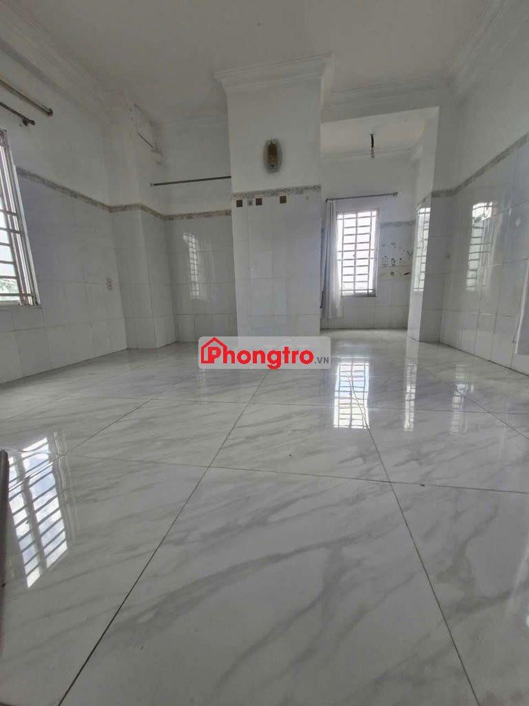 Phòng sang đep 20m2 giá rẻ nhà mặt tiền đường