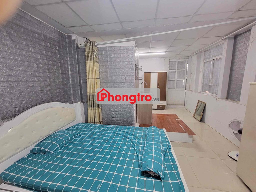 cho thuê phòng ban công rộng cây trâm ngay công viên làng hoa