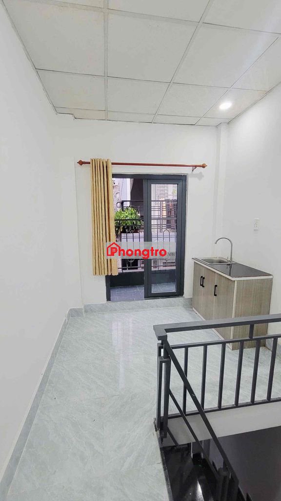 cho thuê nguyên tầng 1 có ban công như hình