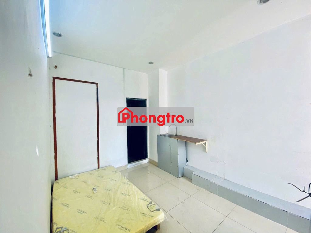 TRỐNG SẴN STUDIO NỘI THẤT CƠ BẢN, CÓ BAN CÔNG RIÊNG, NẰM GẦN ĐH UMT