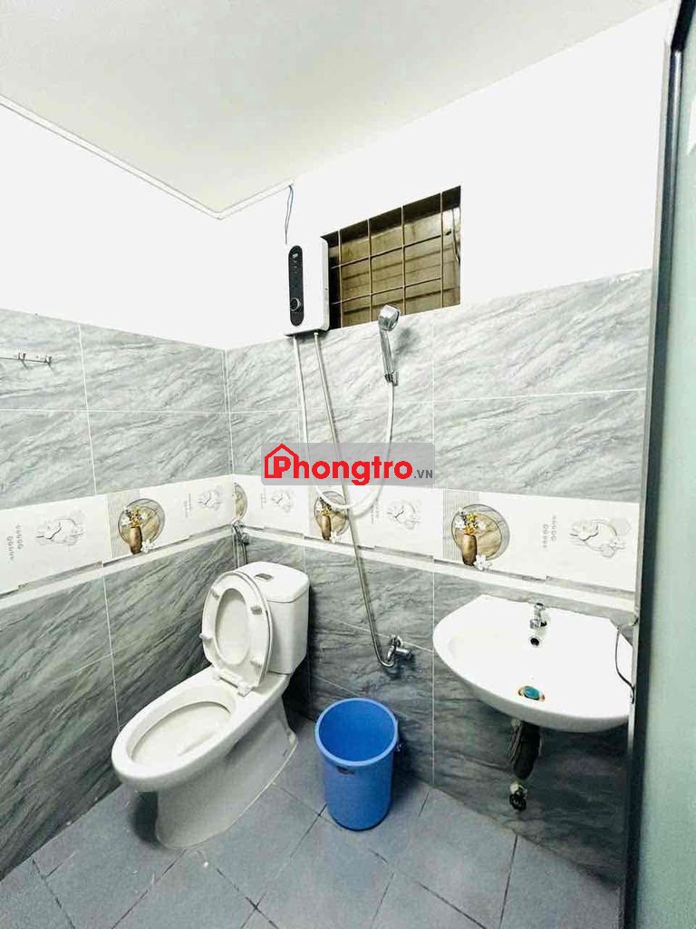 Phòng trọ Phú Nhuận, có gác, ban công và cửa sổ thoáng mát