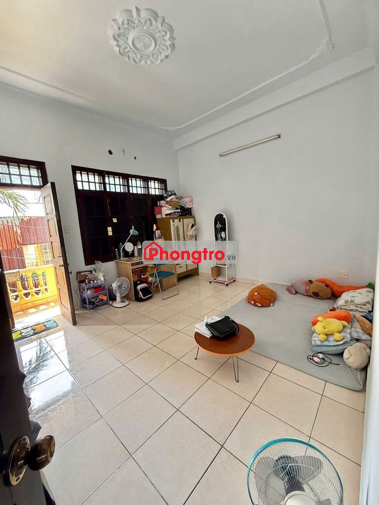TÌM BẠN NỮ Ở GHÉP CHUNG PHÒNG
