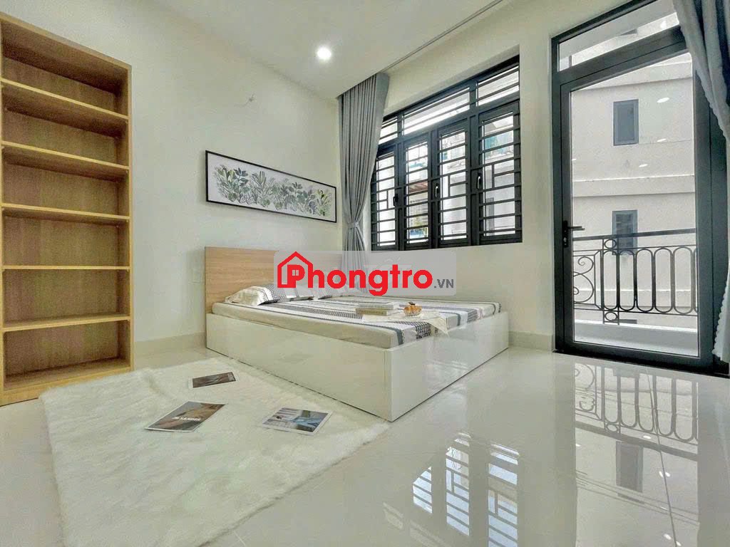 Ban công 38m Full nội thất Phan Xích Long giáp Quận 1