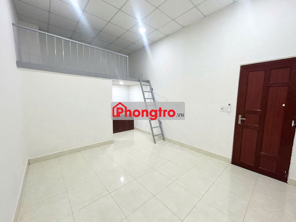 Cho thuê phòng gác cao thoáng, rộng 30m2 gần KCX ở Bùi Văn Ba, Q7