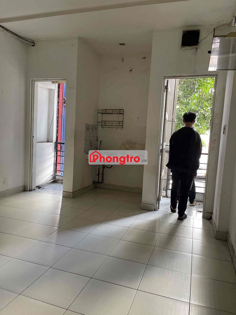 lầu 1 có 2 phòng 1 wc có ban công ở gđ 4 đến 5 người
