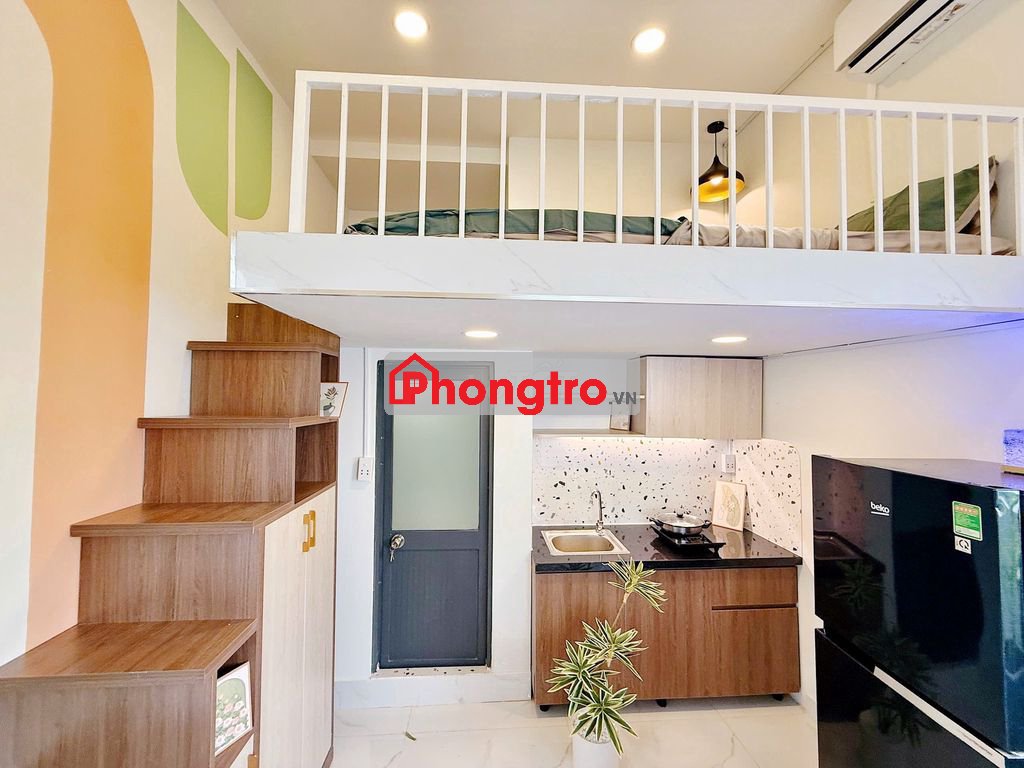phòng có gác nội thất đầy đủ có ban công thang máy