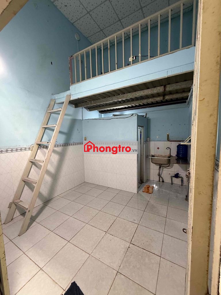 phòng sạch sẽ thoáng mát có các nhà vệ sinh trong nhà