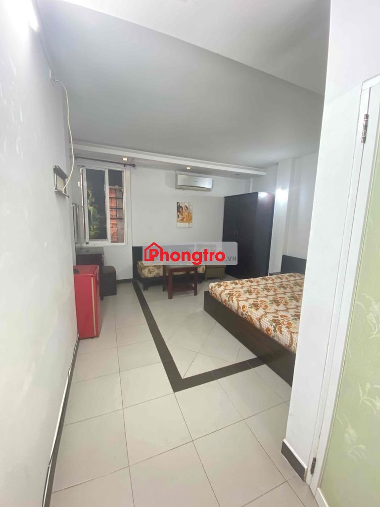 Phòng như hình,đủ tiện nghi,giờ tự do,cửa sổ thoáng,hẻm xe hơi
