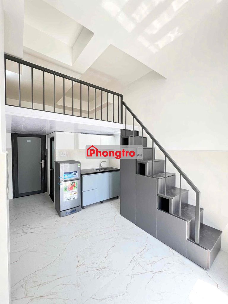 Cho Thuê Phòng Gác Ban Công Ngay Bến Vân Đồn Quận 4