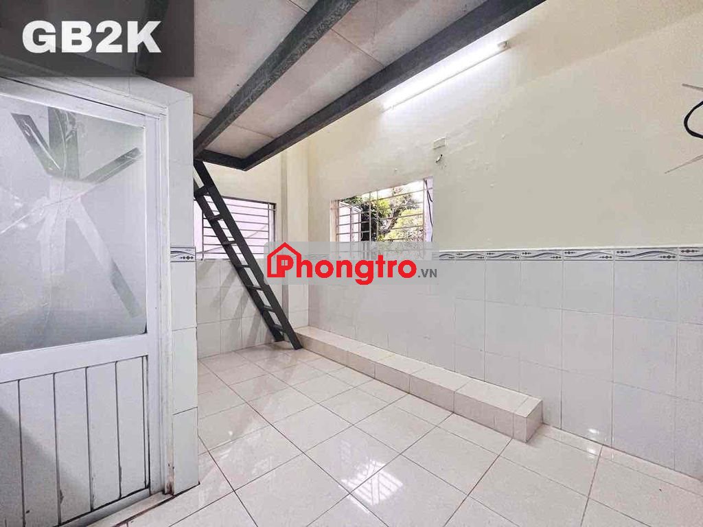 Phòng trọ gác lửng sạch đẹp, máy lạnh cách trường ĐH TĐT 3KM