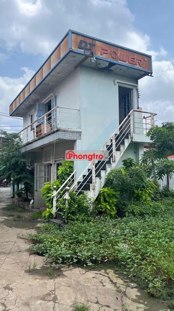Cho thuê phòng ở trên gác mặt tiền đường, kt 3m x 9m, toalet trong phò