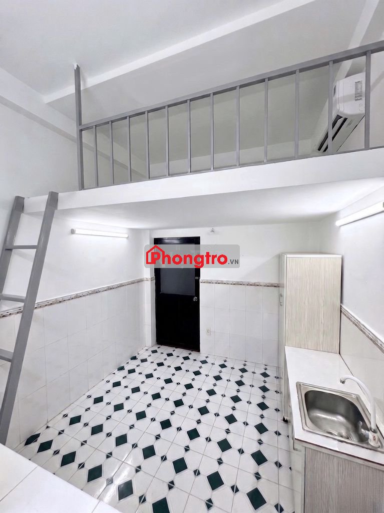 Phòng gác lửng ,rộng rãi, máy lạnh, bếp. Gần ĐH Công Nghiệp