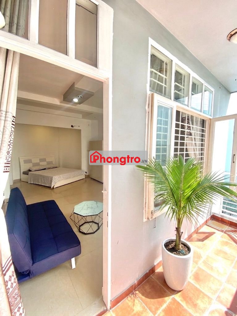 Phòng mới, ban công, sẵn nội thất. Ngay mặt tiền Phạm Văn Đồng