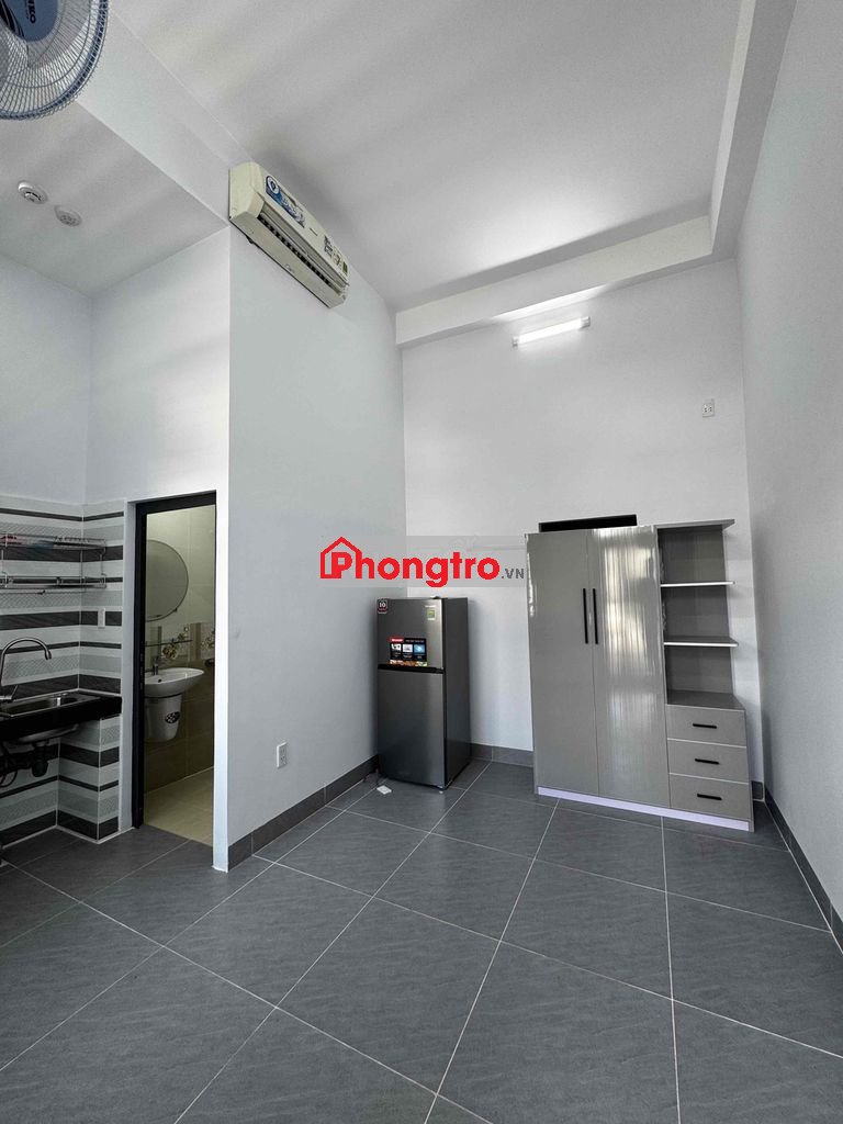 Mới - Bancol siêu thoáng mát. Full nội thất, ở 2,3 người. Chỉ 4tr