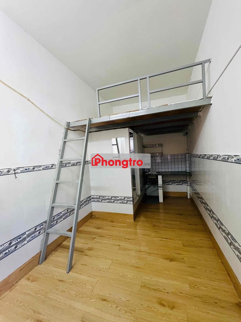 Cho thuê phòng máy lạnh, gác thấp, ngay ngã tư Bảy Hiền