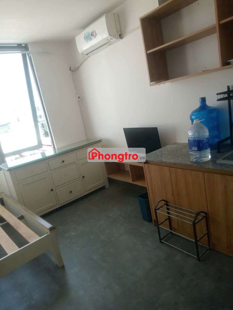 phòng rộng rãi, toilet riêng, full nội thất