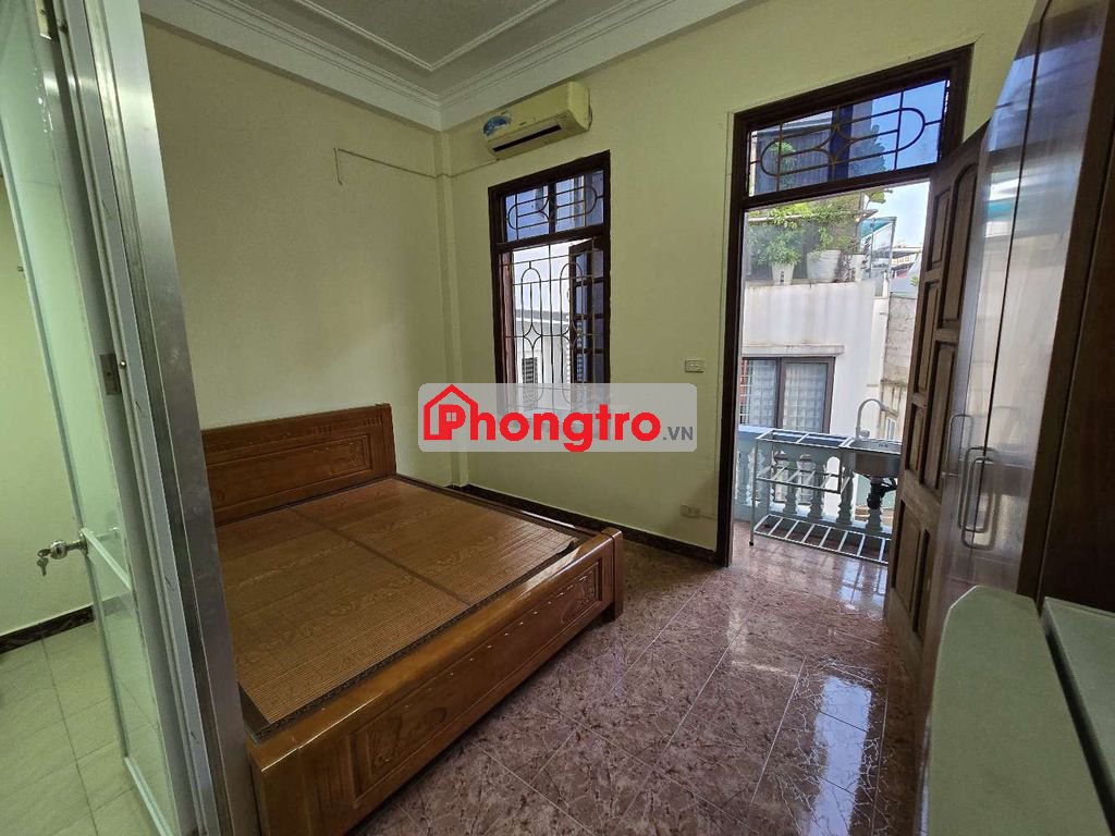 chính chủ cho thuê phòng 18m full nội thất có ban công, sát Hồ Tây
