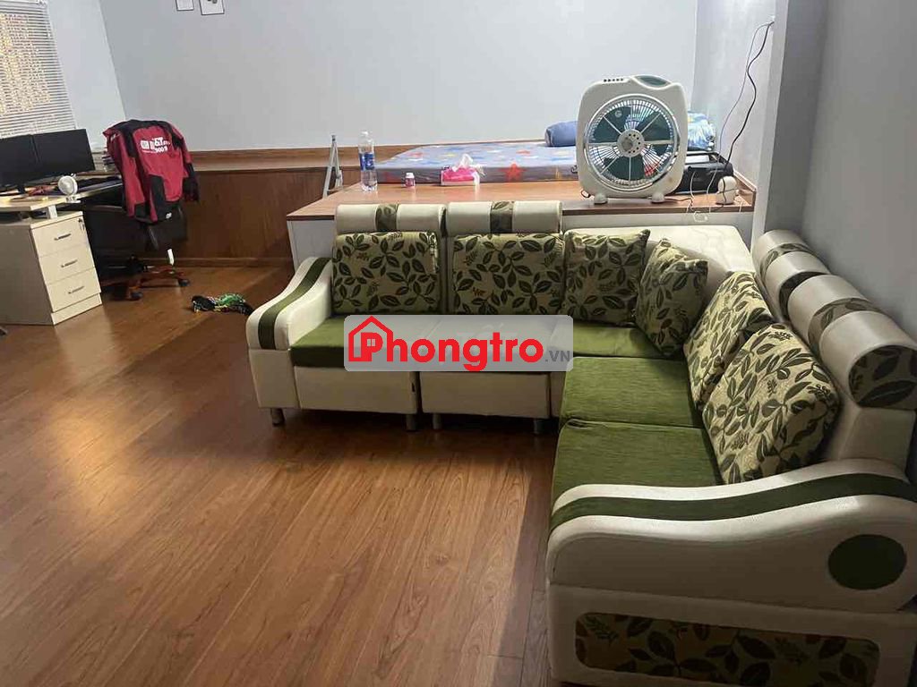 phong rông rãi thoáng mát có cửa sổ có máy lạnh khu an ninh