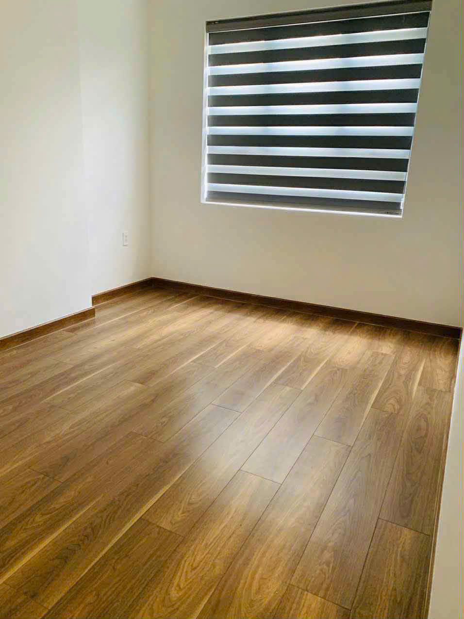 Phòng master cửa sổ trong căn 2 phòng ngủ Q7 Riverside