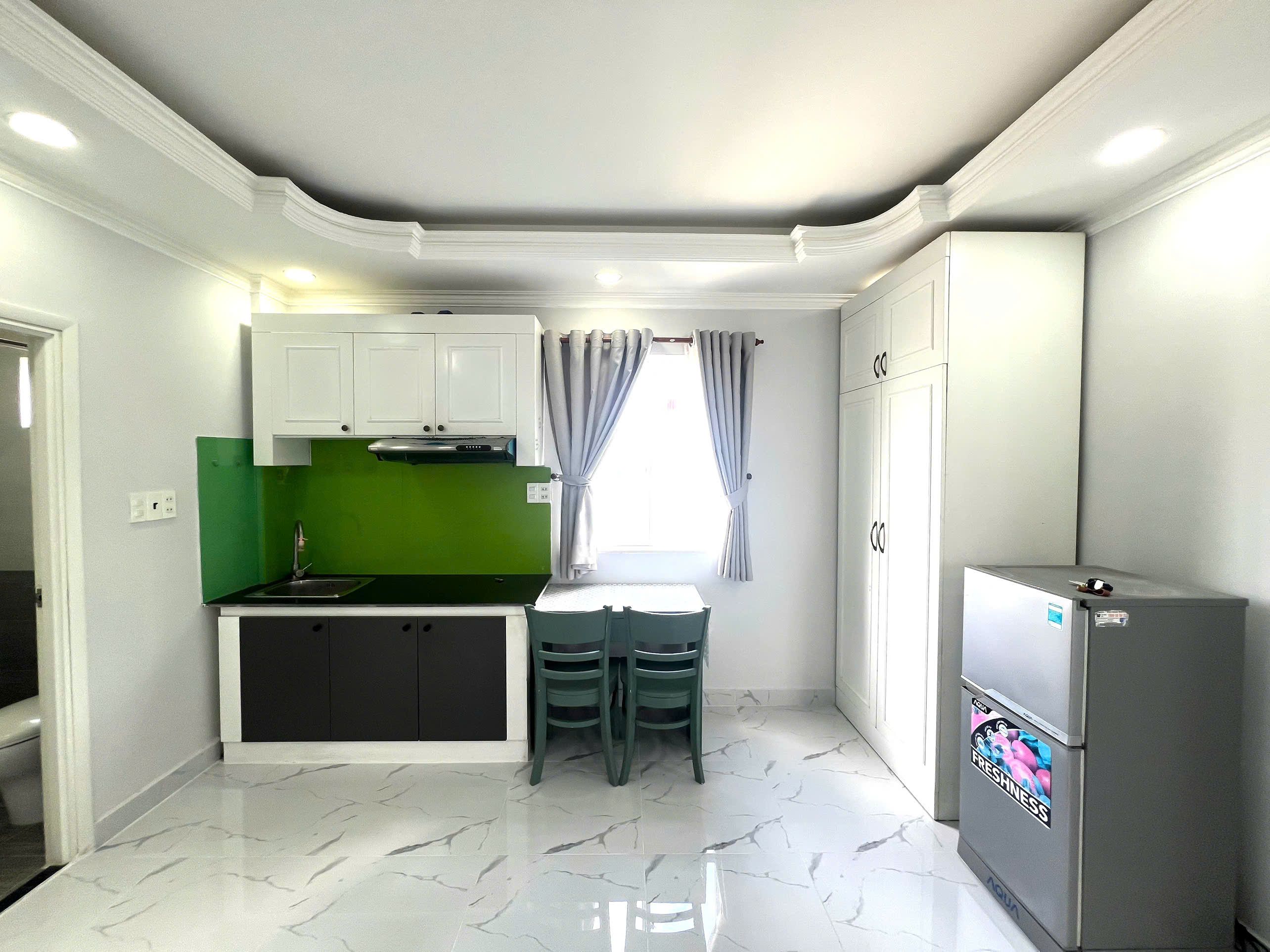 Cho Thuê Phòng, Full Nội Thất Cao Cấp, Ngay Gần ĐH Bách Khoa, Có Hầm Xe, THang Máy