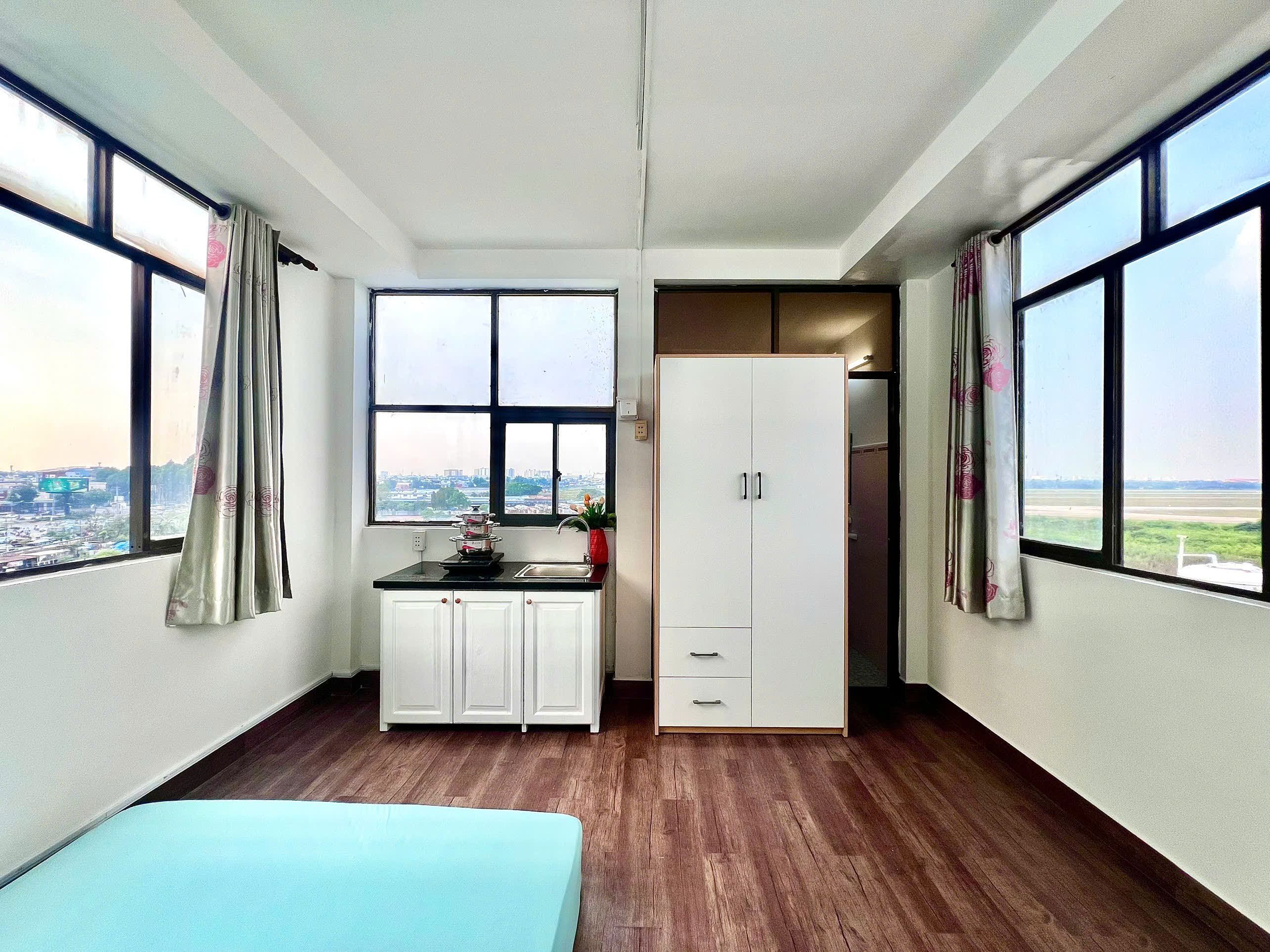 PHÒNG FULL NỘI THẤT CỬA SỔ TO NGAY CỘNG HÒA GẦN VINCOM CỘNG HÒA CHỢ HOÀNG HOA THÁM