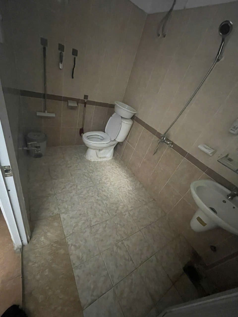 Nữ ở ghép 1 phòng trong nhà nguyên căn quận 9