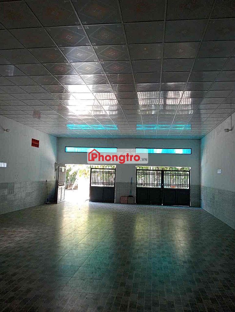 Nhà 200m2 trống suốt gần chợ Cầu Ván