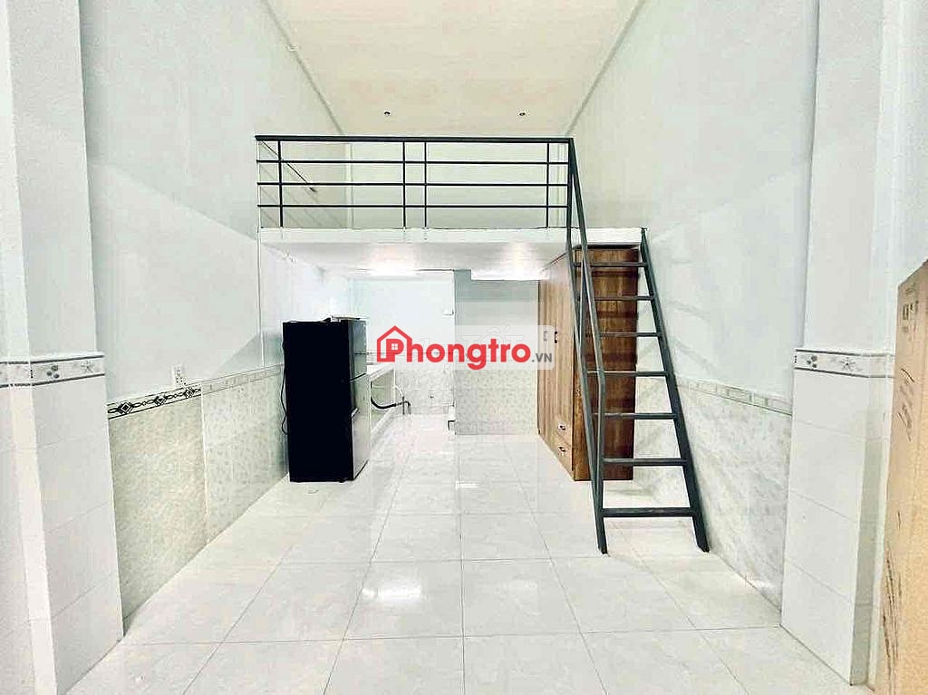 Phòng trọ hơn 30m2 🔥 ngay Lý Phục man. Gác cao Q7 Ở được 4 người.